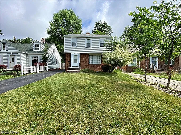 3 bed, 1.5 bath, 1598 sqft, $1,900 — Photo 1