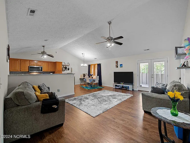 204 Jasmine Ln — Photo 19