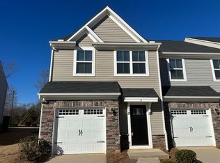 8 Carlow Ct, Simpsonville, SC 29680