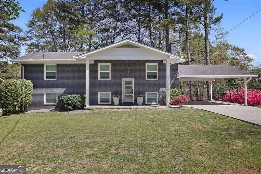 677 Hillandale Cir SW photo 1