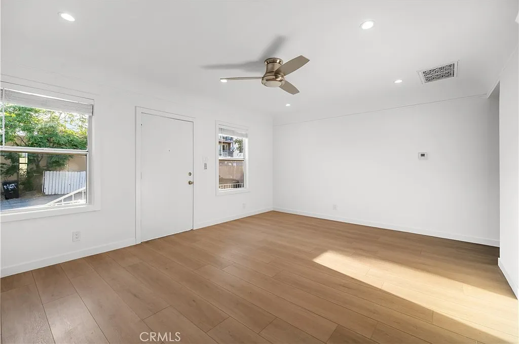 2 bed, 1100 sqft, $2,745 — Photo 2