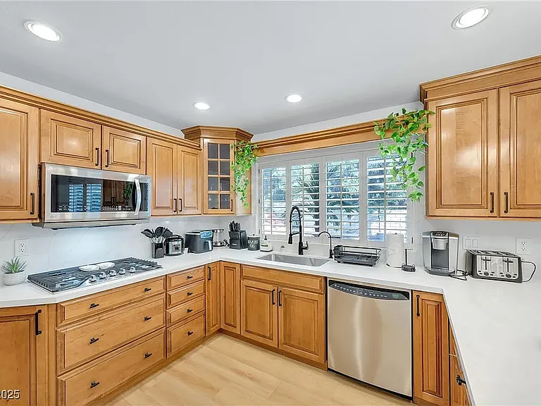 2728 Monrovia Dr — Photo 36