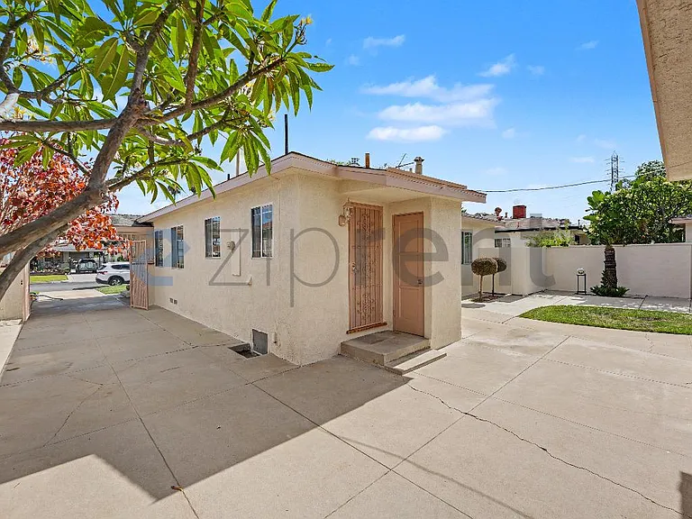 7343 Cloverlawn Dr — Photo 25