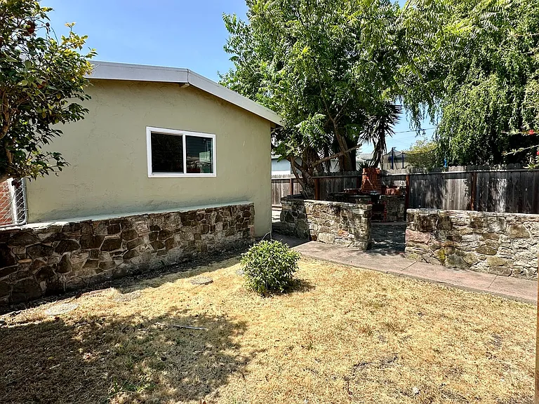 1426 Liberty St — Photo 12