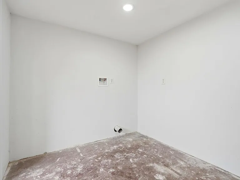 910 N Kaweah St — Photo 5