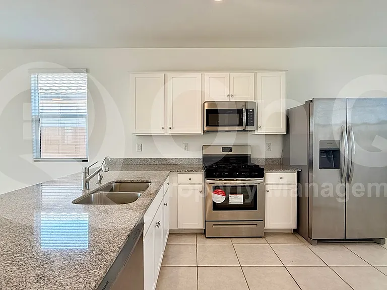 9357 W Glenrosa Ave — Photo 3