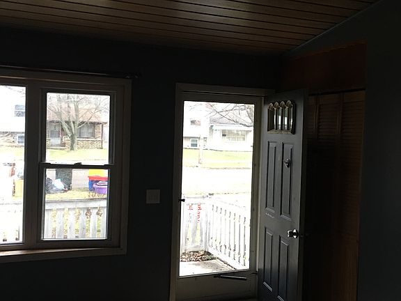 3rd image of 940 Wilder Ave