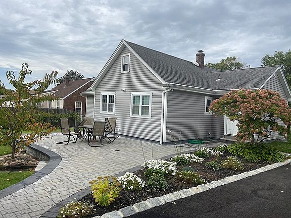 4th image of 40 Dunbar Ave