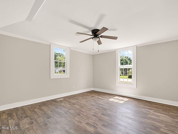 4th image of 305 E Harnett Street