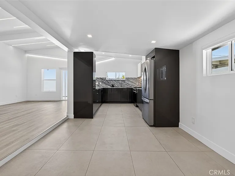 10806 Paso Robles Ave — Photo 10