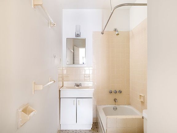 4th image of 154 W 76th St APT 10