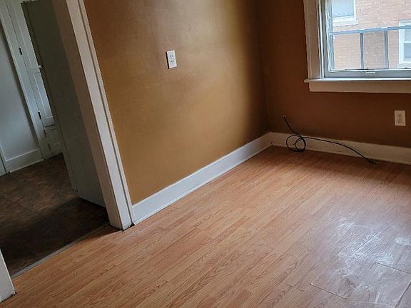 3rd image of 58 Waldo St #58