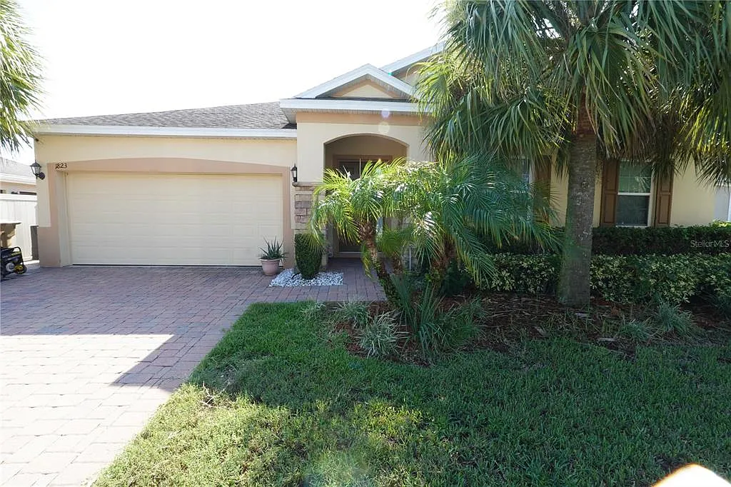 3 bed, 2.0 bath, 1978 sqft, $2,375 — Photo 2