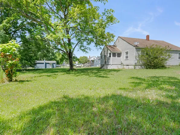 2113 Rebecca St, Roanoke Rapids, NC 27870