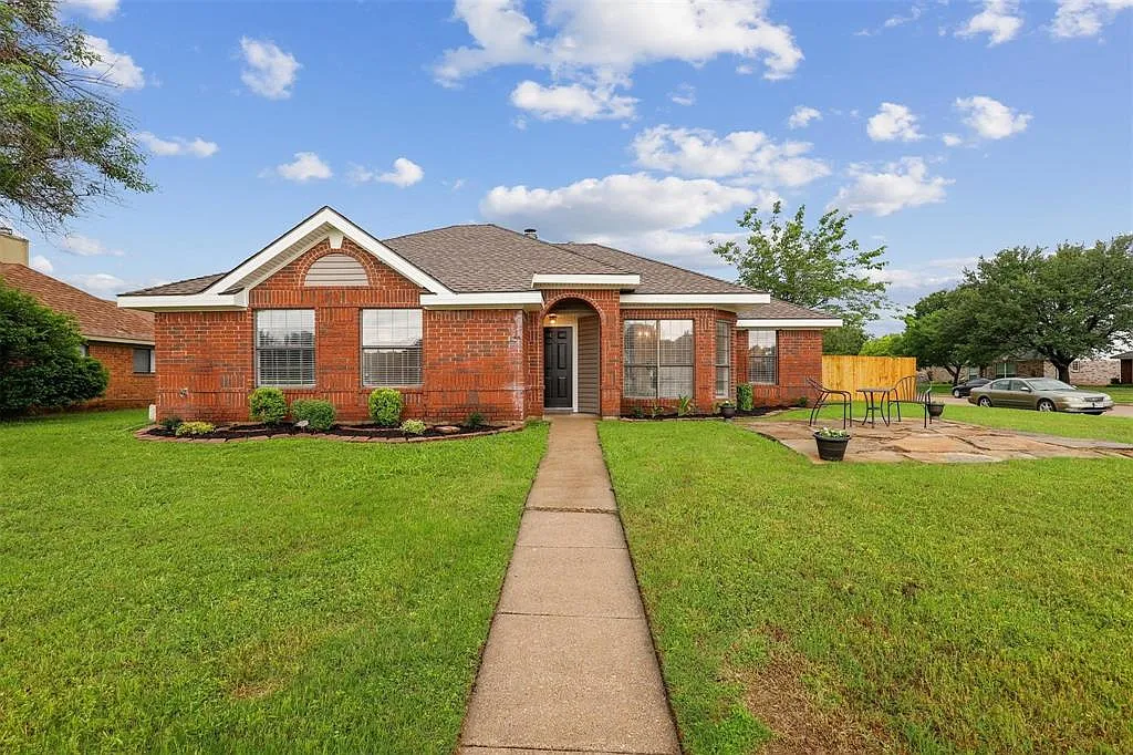 3 bed, 1515 sqft, $2,175 — Photo 1