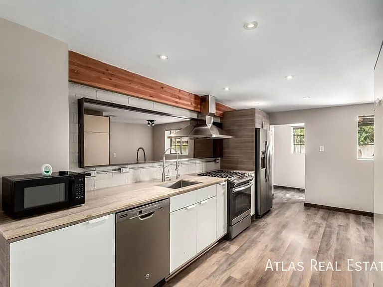 224 W Montecito Ave — Photo 13