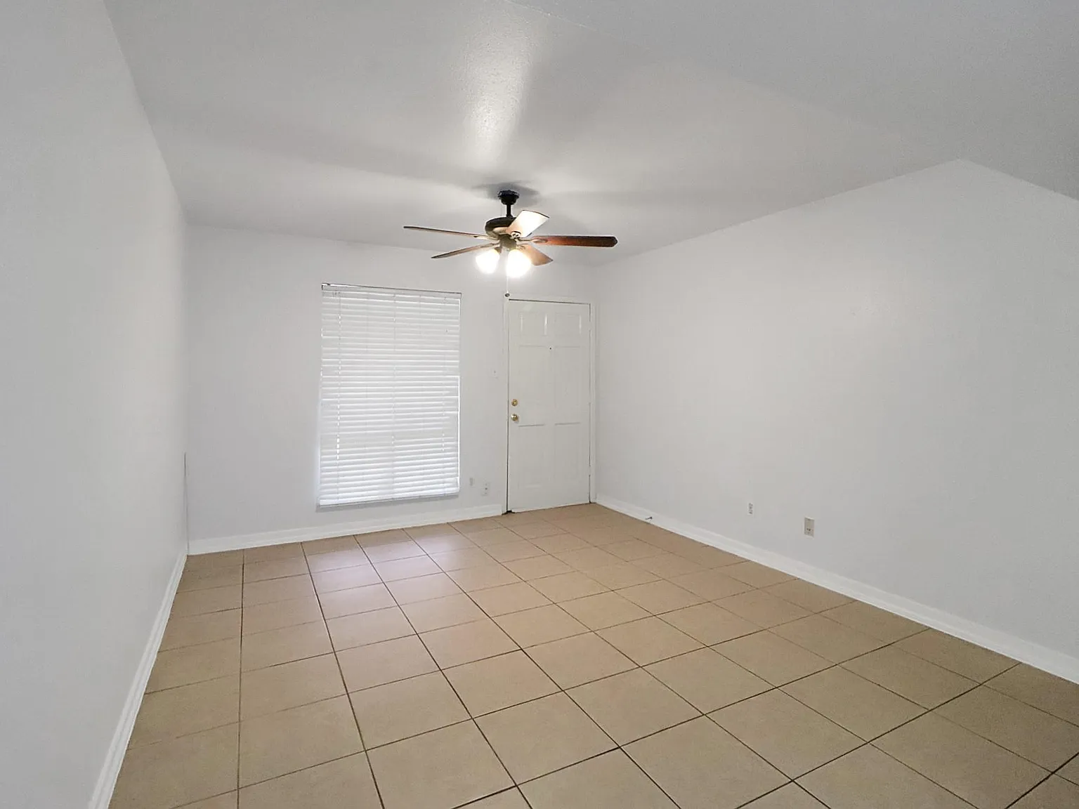 2 bed, 2.0 bath, 887 sqft, $1,500 — Photo 3