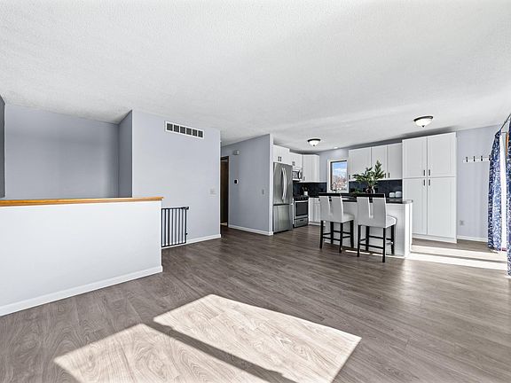 3rd image of 5935 W 136th St