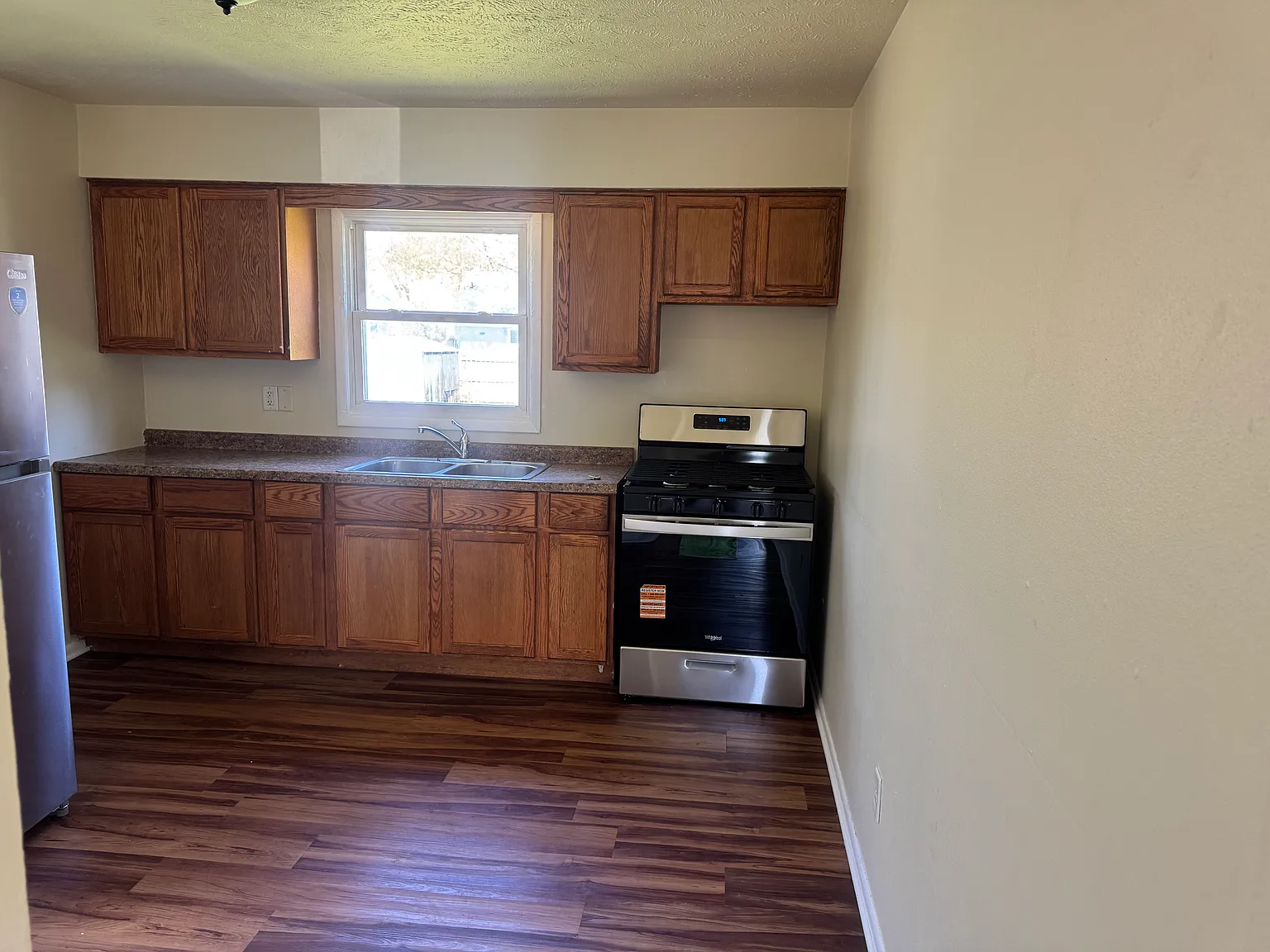 3 bed, 1150 sqft, $1,700 — Photo 3