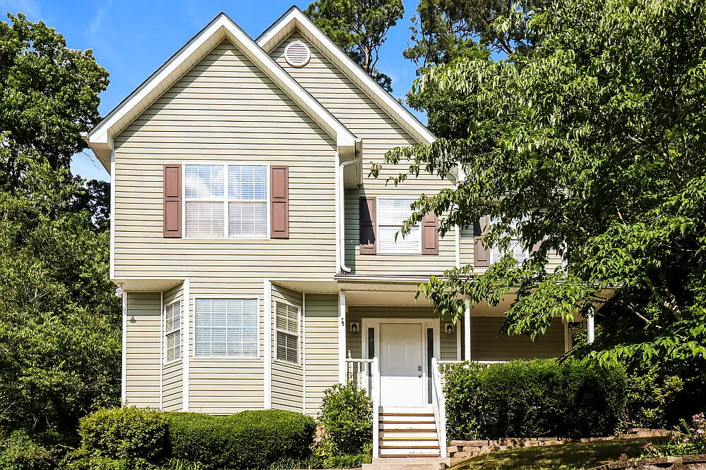 3 bed, 2.5 bath, 1648 sqft, $2,195 — Photo 1