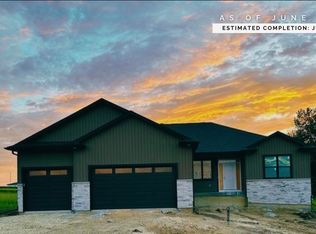 1727 Yale Pkwy, Cedar Falls, IA 50613