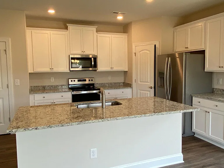 520 Access Dr — Photo 2