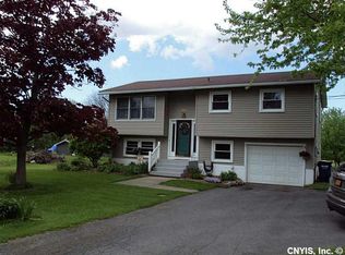 2662 Forest Hill Dr, Auburn, NY 13021