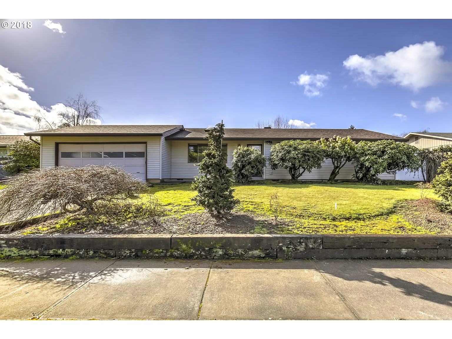 450 NW Darnielle St photo 1
