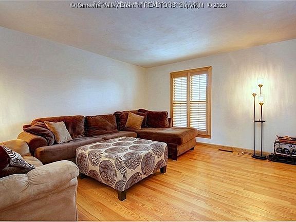4th image of 712 Oak St
