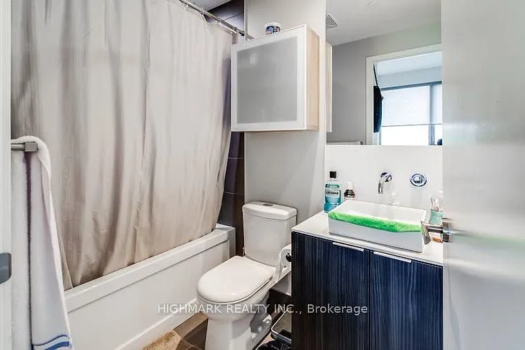 159 Dundas St E #412 — Photo 36