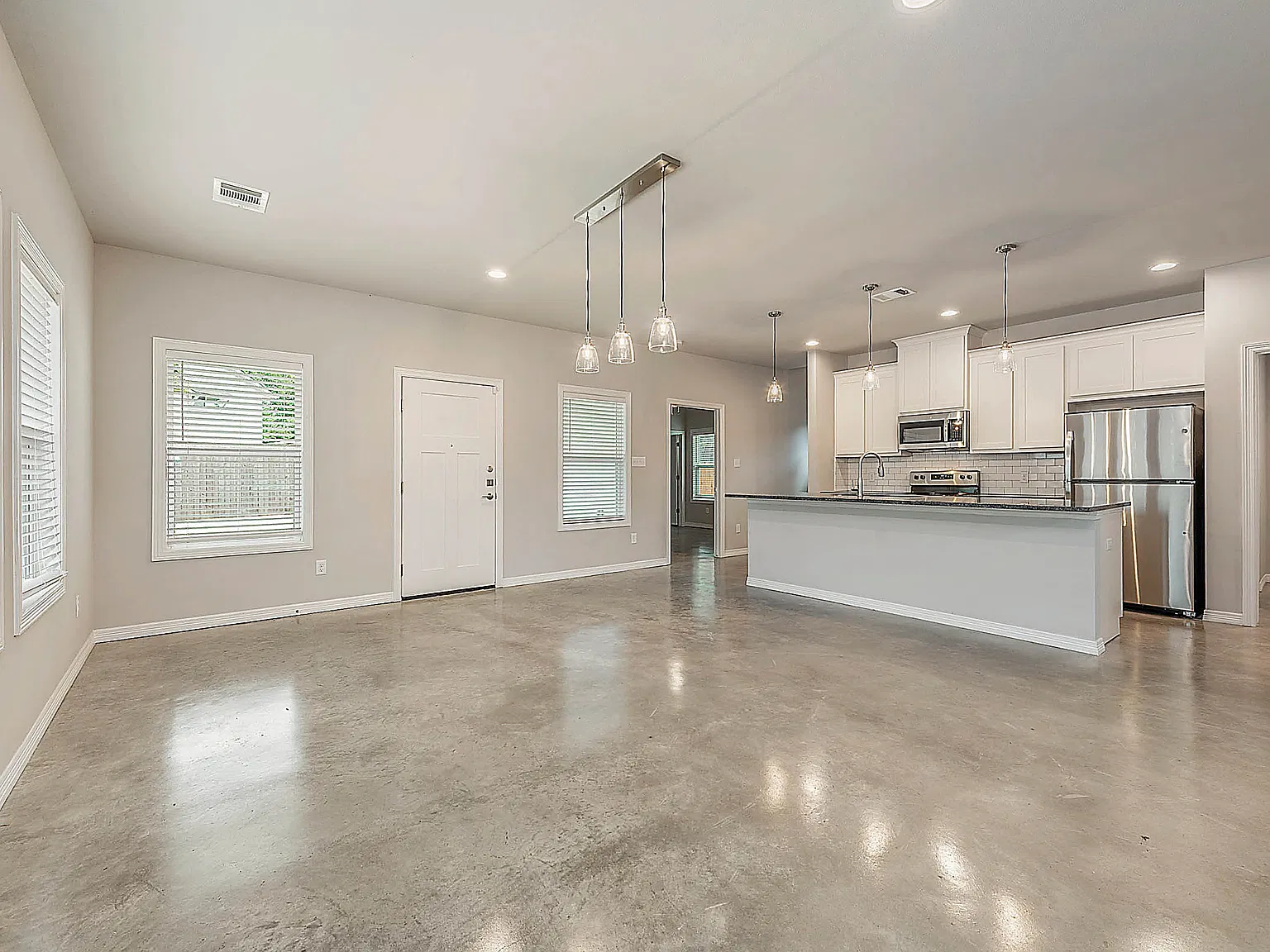 4 bed, 4.5 bath, 2300 sqft, $3,600 — Photo 3