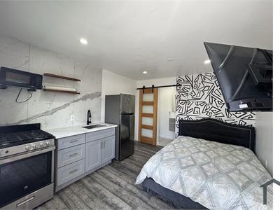 217 W 94th St, Los Angeles, CA, 90003