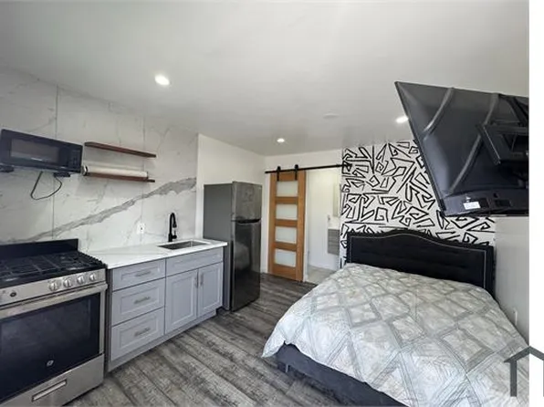 217 W 94th St, Los Angeles, CA 90003