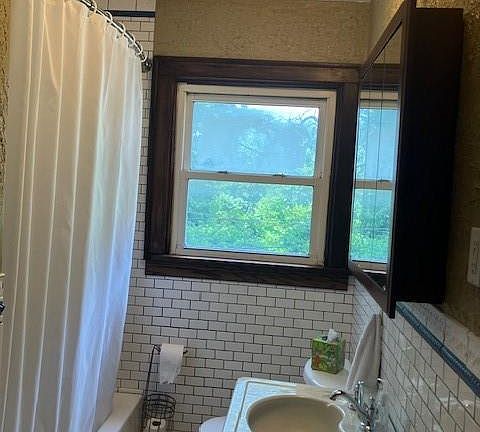 5th image of 1824 E 47th Ter