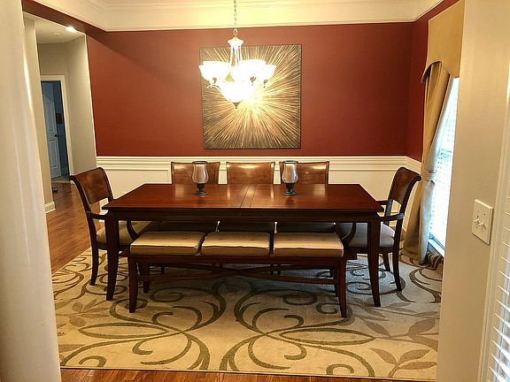 Wainscoting wraps DR walls