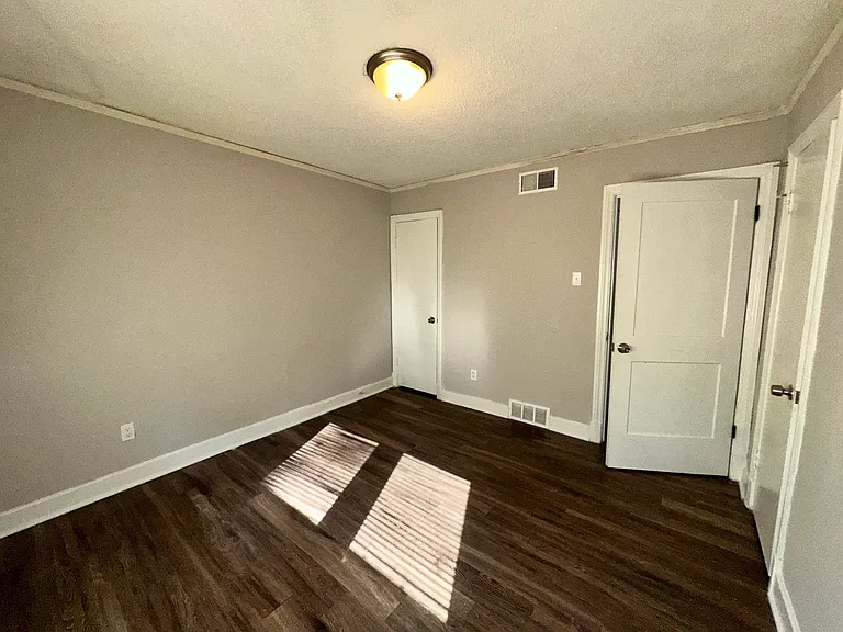 630 Safari Dr — Photo 2