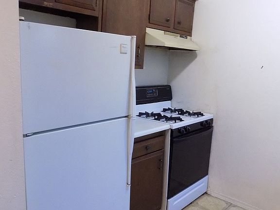 3rd image of 313 Columbia Dr SE #6880843