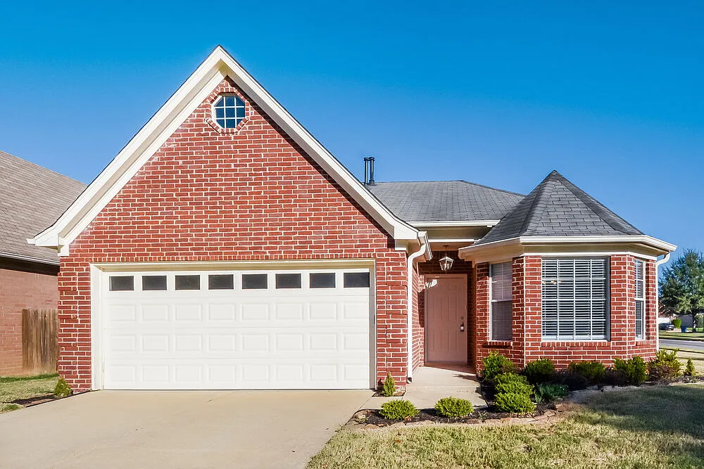 3 bed, 2.0 bath, 1475 sqft, $1,935 — Photo 1