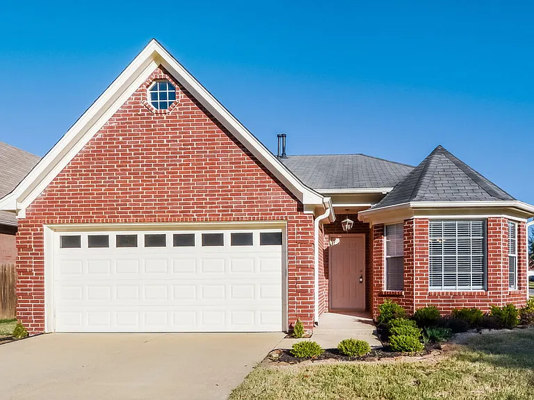 8334 Regal Bend Dr — Photo 1