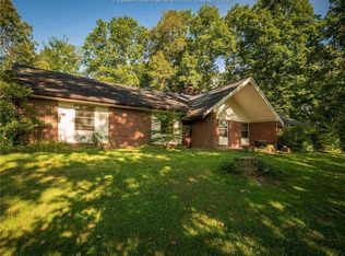 99 Barat Ln, Hurricane, WV 25526