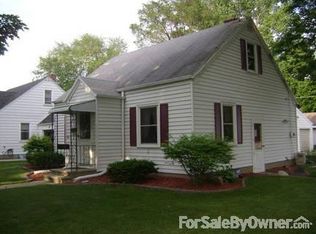 1102 Thrush St, Green Bay, WI 54303
