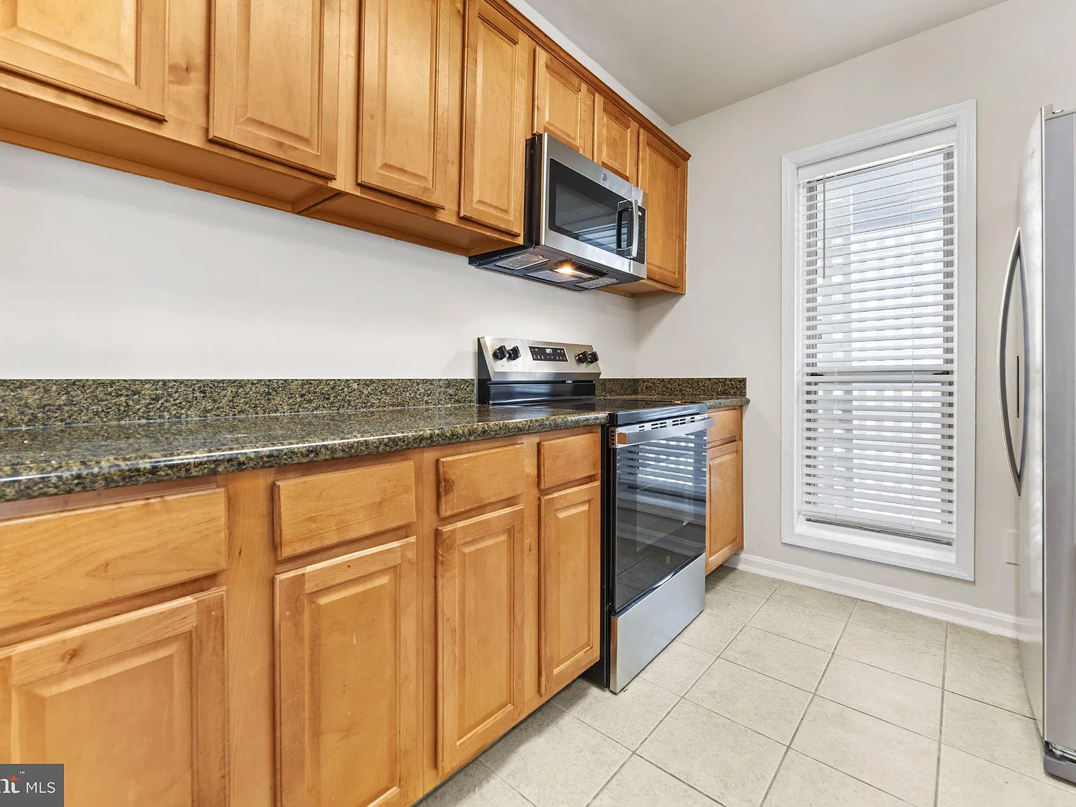 3175 Summit Square Dr — Photo 4