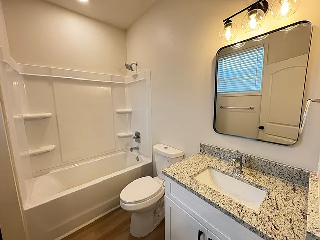 215 W Chappell St — Photo 15