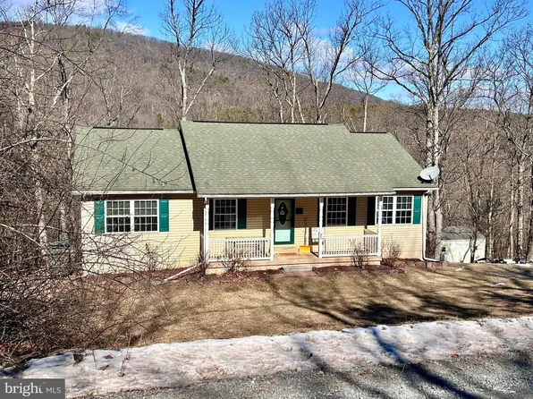 698 Peewee Ln, Hedgesville, WV 25427
