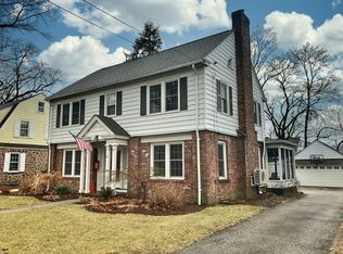 10 Chatham Rd, Longmeadow, MA 01106