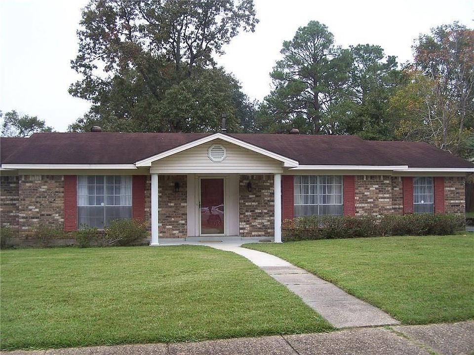 Front view of the home 