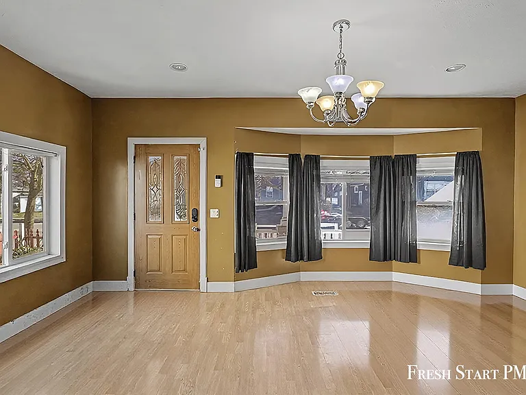 1113 Alpine Ave NW — Photo 10