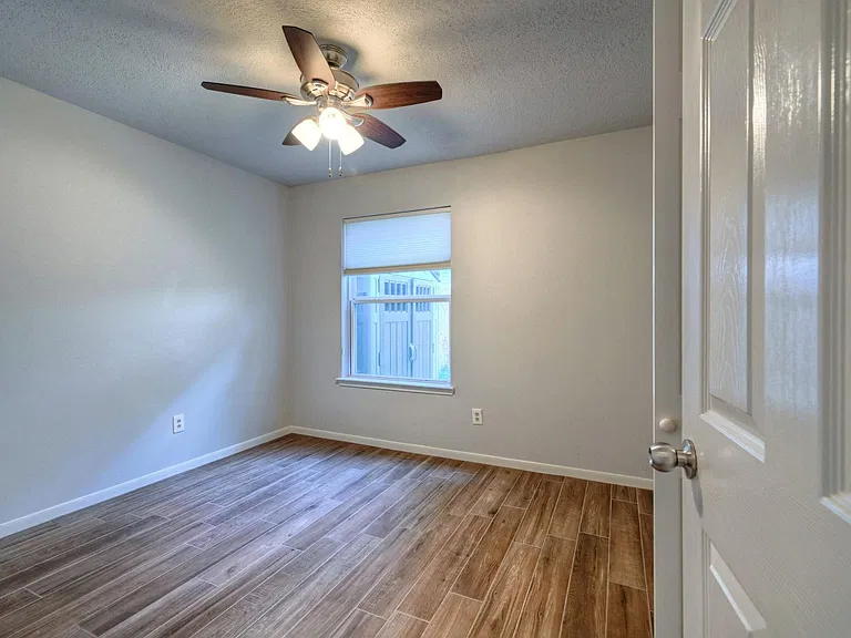 15 White Bark Pl — Photo 26