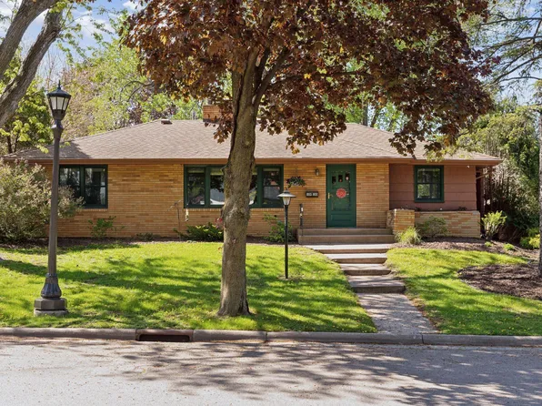 1950 Yorkshire Ct, Saint Paul, MN 55116