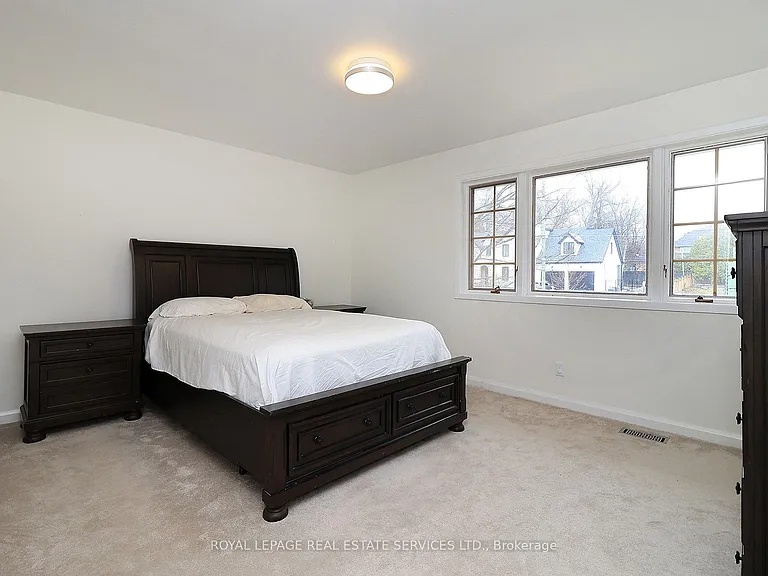 222 Alscot Cres — Photo 25